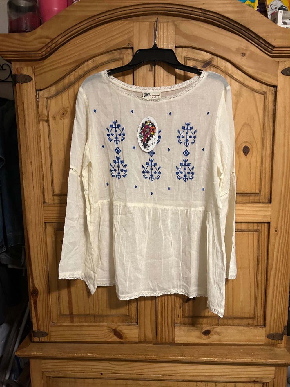 NWT Magazine Embroidery Cream Blouse